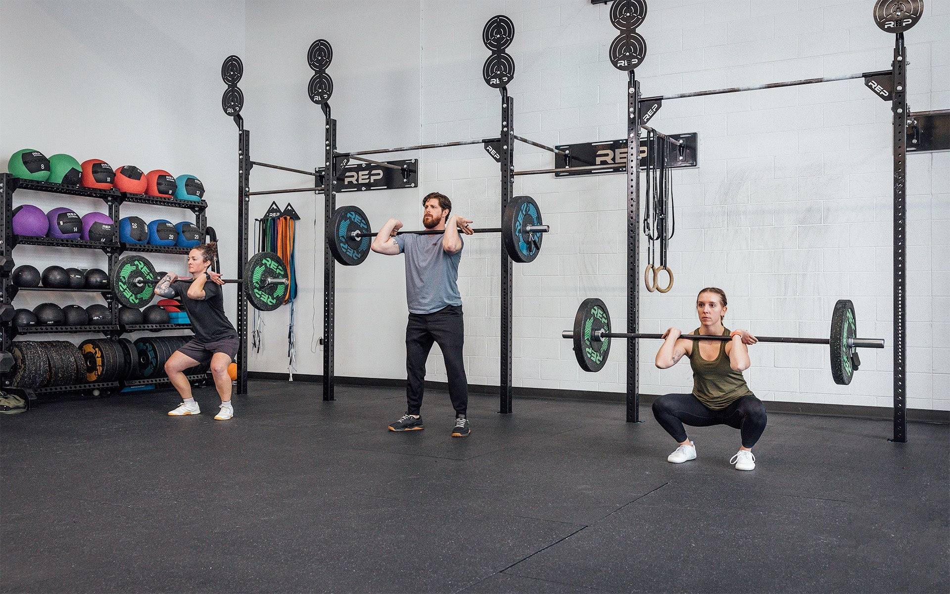 3 people lifting side by side using the Colorado Short Bar